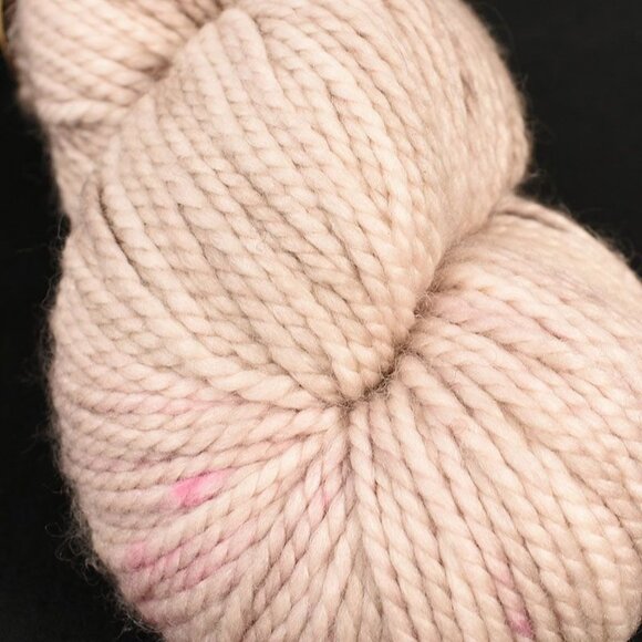 KRAEO Uncle Mulberry Worsted Yarn SW Merino Mulberry Silk Hand-Dyed Rose Gold - Picture 2 of 4